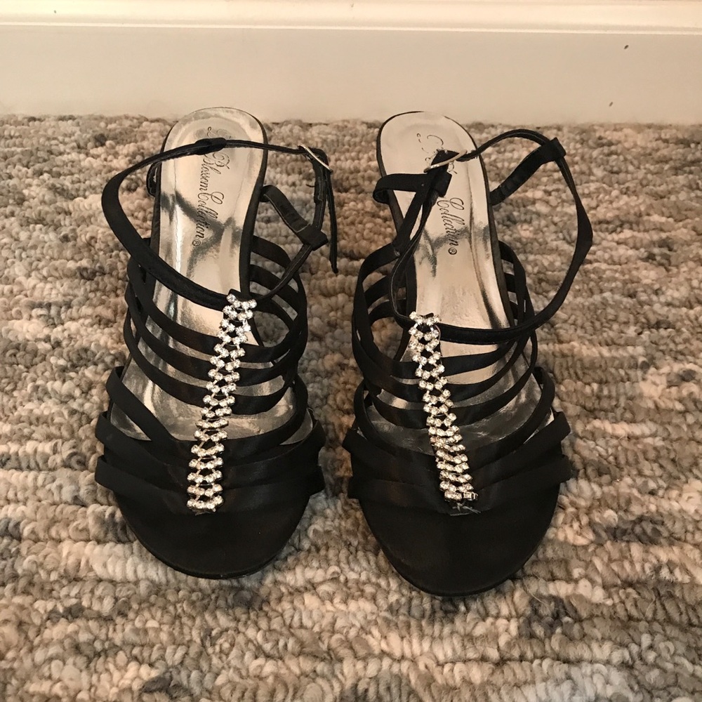 De Blossom Collection • Strappy heels